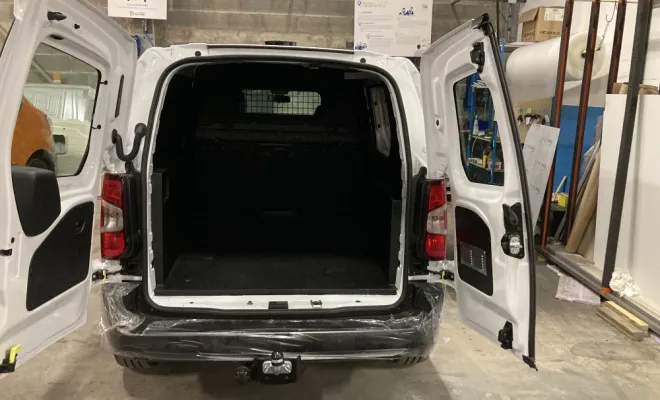 Application du revêtement PAXCON dans un partner peugeot